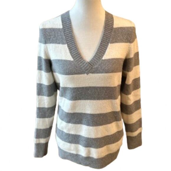 Gap Wool Grey White Striped V-Neck Long Sleeve Sweater Winter Fall Size Large - Picture 2 of 8